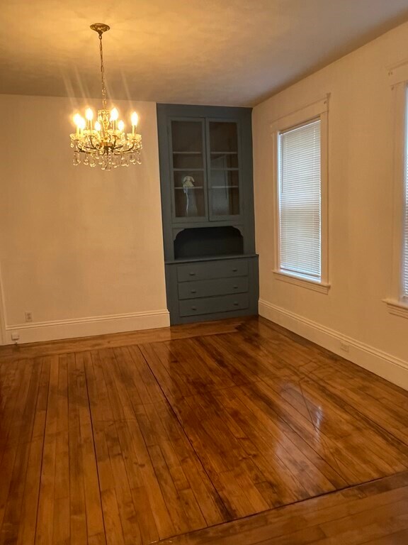 Building Photo - 118 Elm St