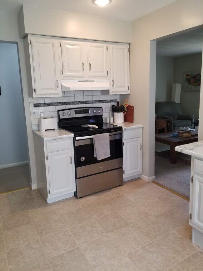 Kitchen w/ stove - 8529 Kessler St