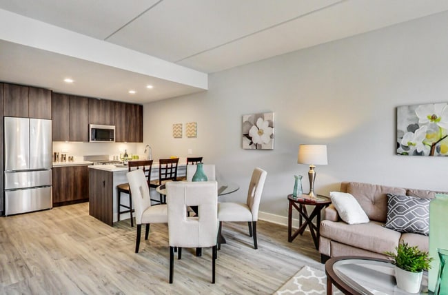 Photo - 311 W Division St Apartment