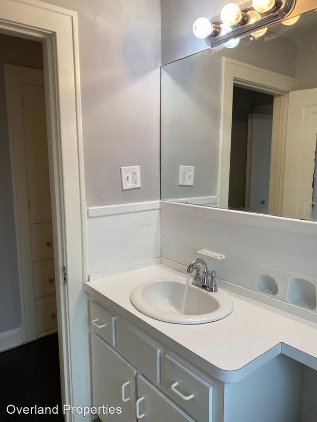 Building Photo - 3 br, 1.5 bath House - 3513 Silsby Ave