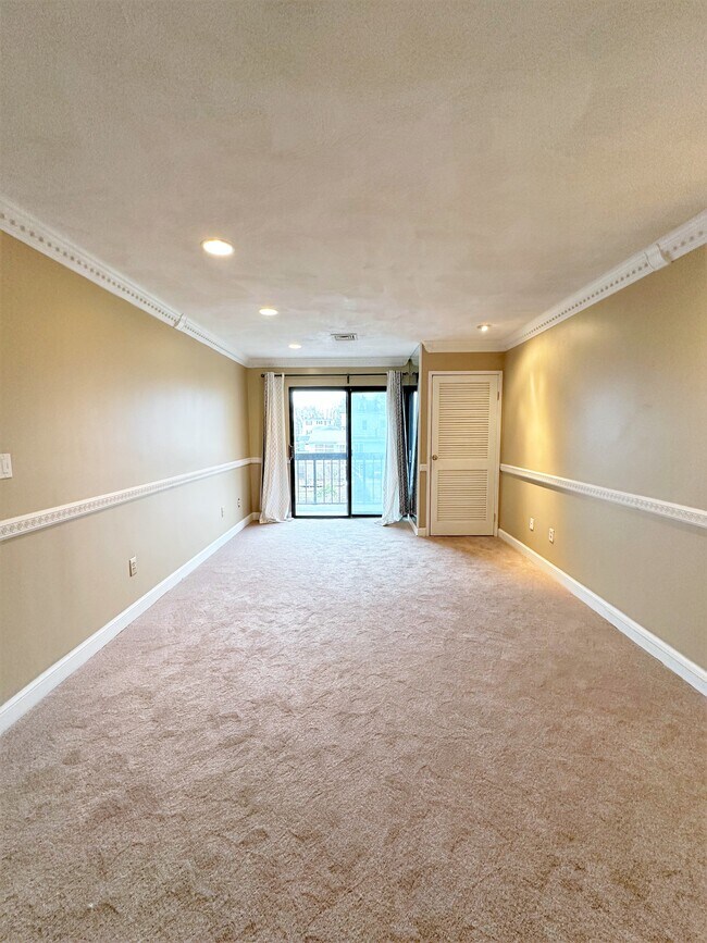 Building Photo - 677 Quincy Shore Dr