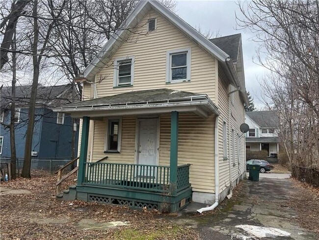 Building Photo - 10 Locust St
