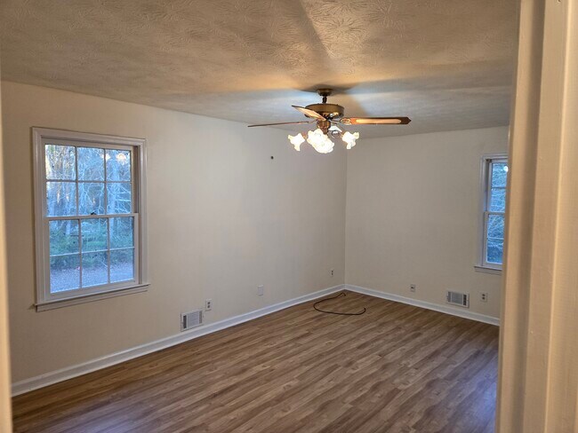 Building Photo - 1231 Kelleytown Rd