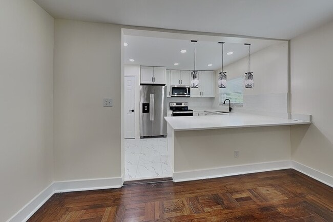Photo - 270 W Pineloch Ave House