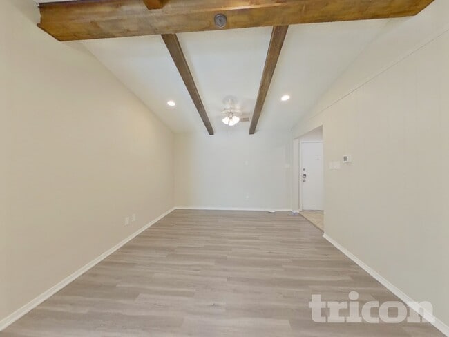 Foto del edificio - 5108 Bonneville Dr