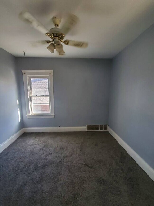 Foto del edificio - 7126 Camden Ave