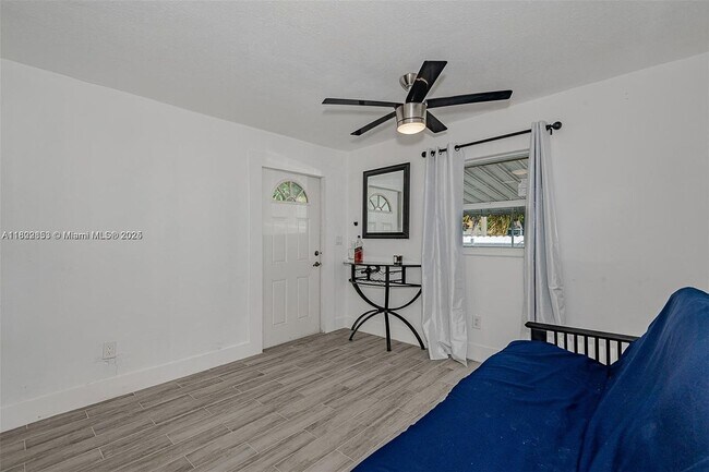 Foto del edificio - 2425 SW 26th Terrace