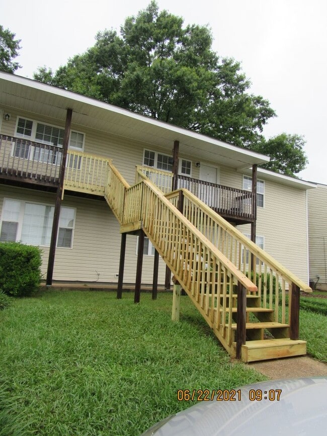 Building Photo - 203 Glenwood Ln