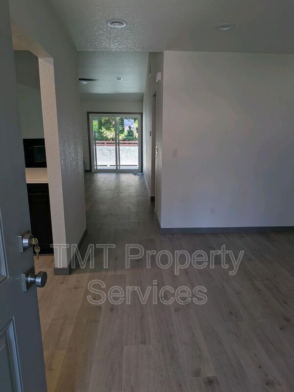 Building Photo - 7330 Stratford Pl