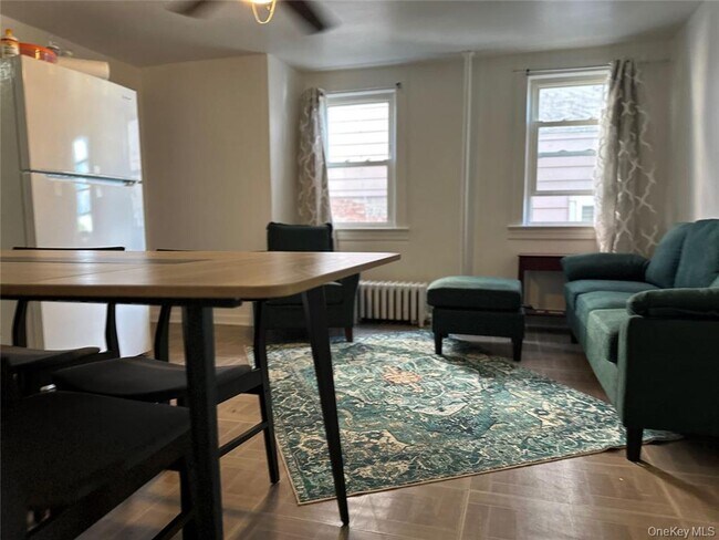 Foto del edificio - 82 Waring Pl