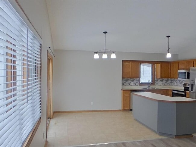 Foto del edificio - 14885 Crandall Ave.