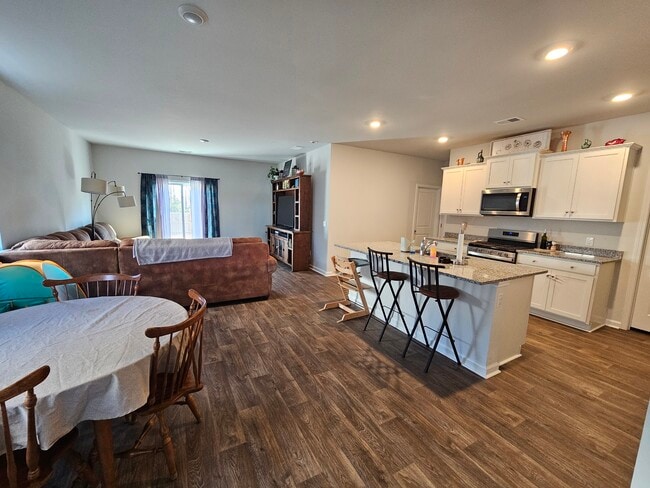 Building Photo - 141 Ivory Shadow Rd