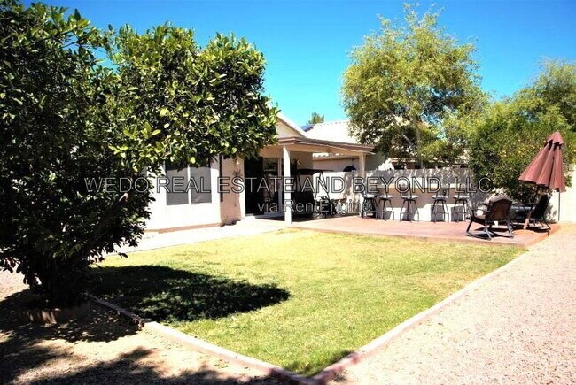 Building Photo - 687 E Baylor Ln