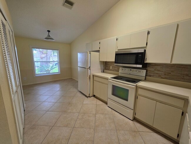 Foto del edificio - Piedmont Lakes Blvd