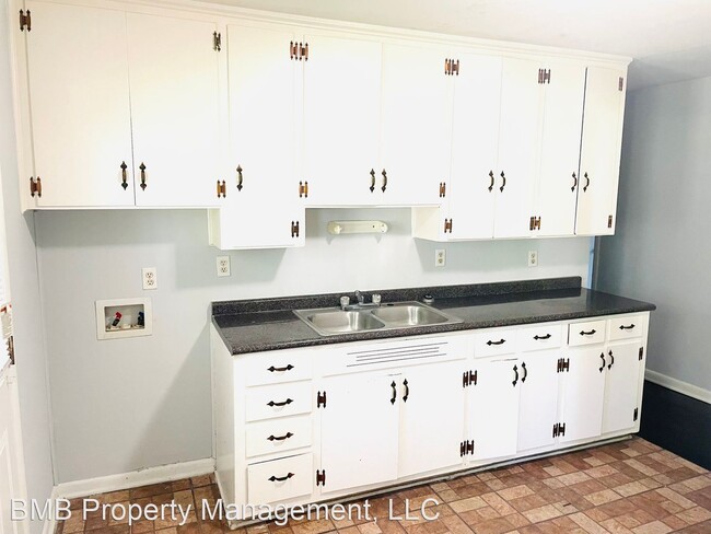 Building Photo - 3 br, 1 bath House - 1631 Robison Hill Road