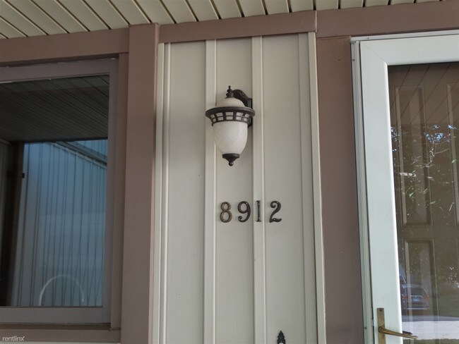 Foto del edificio - 8912 W Jamesburg St