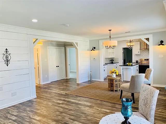 Building Photo - 602 S Chestnut St