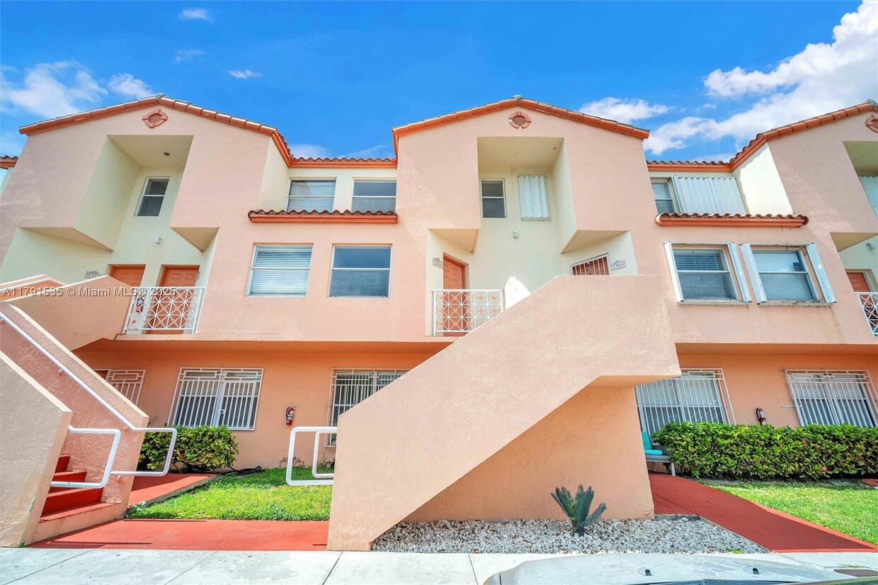 Foto principal - 1364 NW 24th Ave