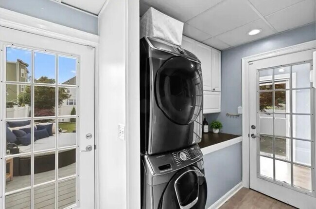 Lavadero - 113 Mountain Ave