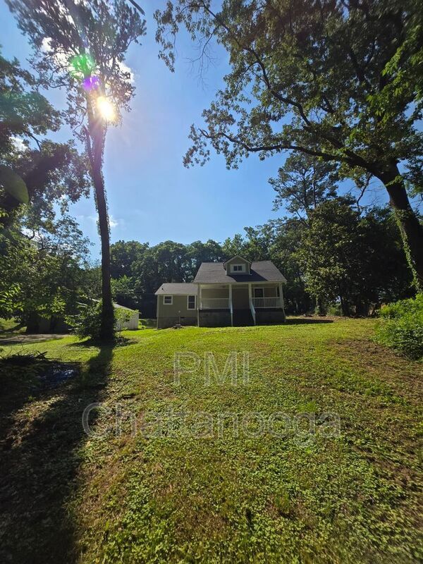 Building Photo - 220 Hillside Dr