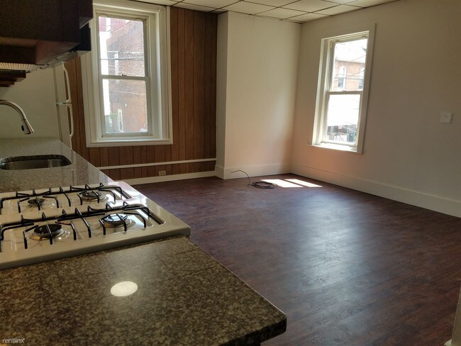 Building Photo - 3 br, 2 bath Apartment - 346 Ophelia Street 2