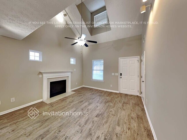 Foto del edificio - 6160 Mountain Top Pl