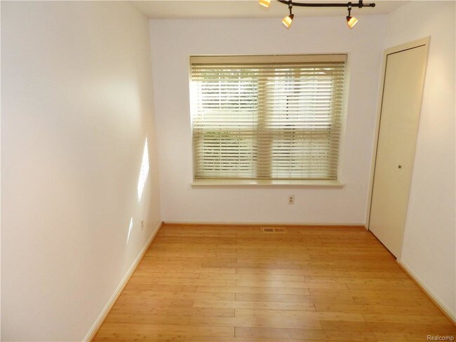 Building Photo - 21214 W Glen Haven Cir