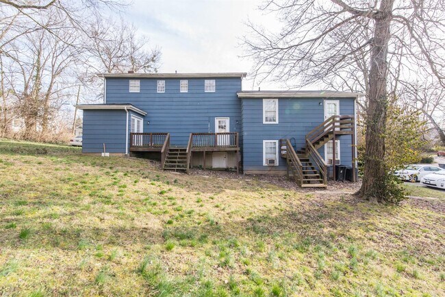 Building Photo - 313 Clay St