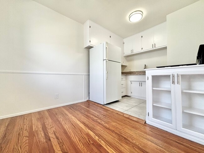 Building Photo - 1276 S Ridgeley Dr Los Angeles, CA 90019