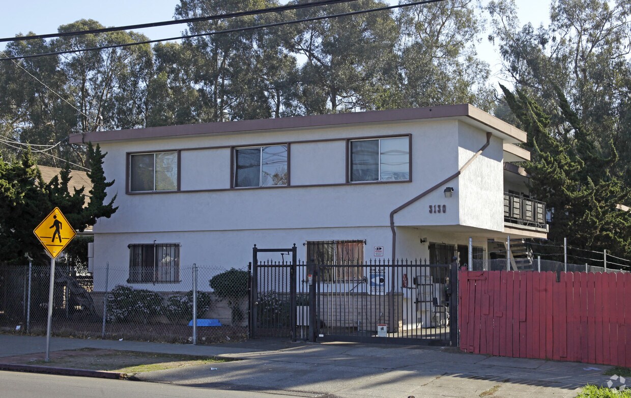 Primary Photo - 3130 High St