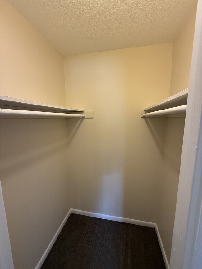 Building Photo - Apartment For Rent