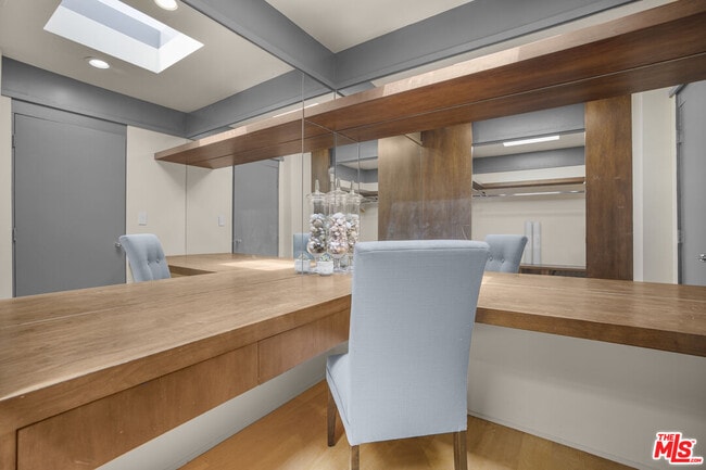 Building Photo - 9892 Beverly Grove Dr