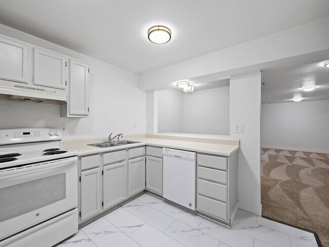 Building Photo - Charming One Bed One Bath Available Now!