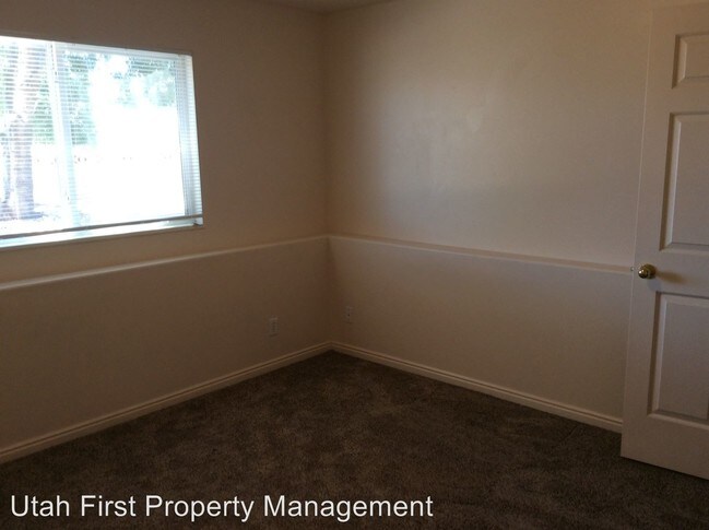 Foto del edificio - 67 N 200 E