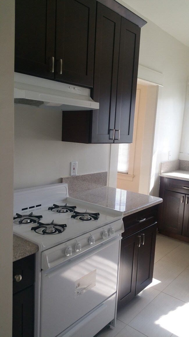 Building Photo - 357 S Berendo St