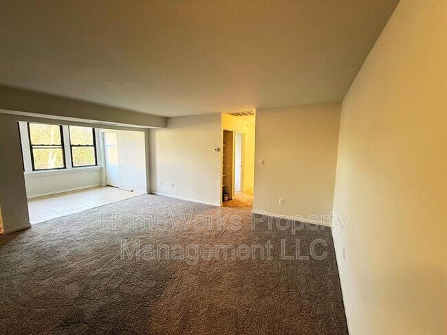 Foto del edificio - 9633 White Acre Rd