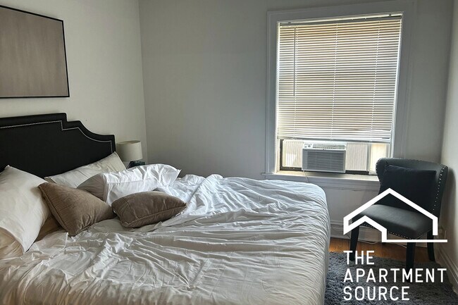 Building Photo - 1913 W Larchmont Ave