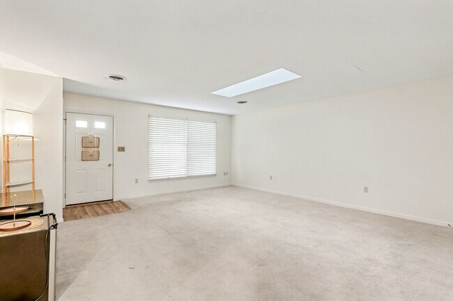 Foto del edificio - One level two bedroom, two bathroom home