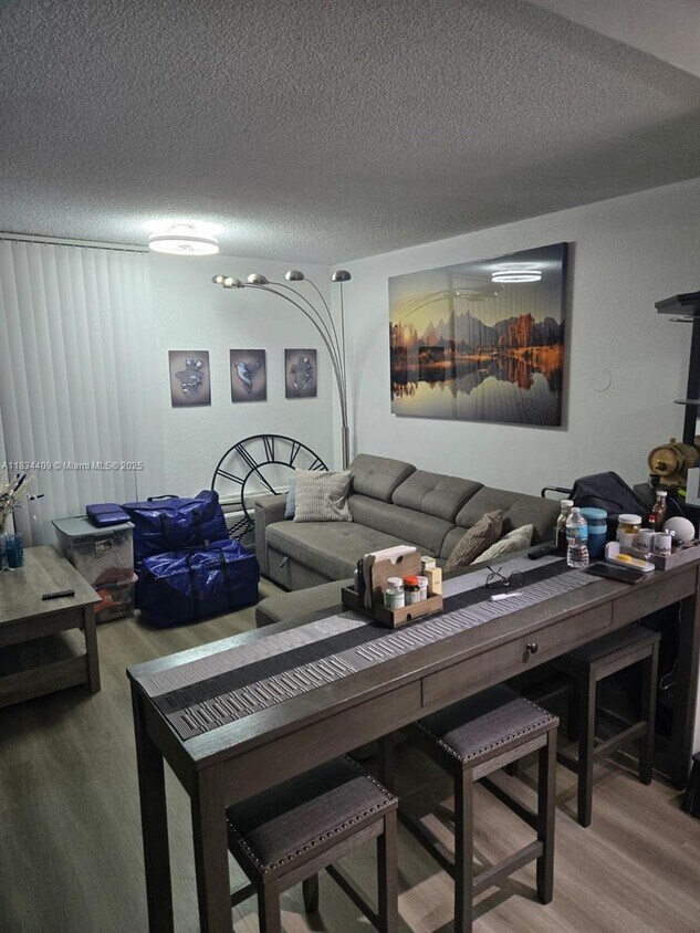 Foto principal - 16450 NW 2nd Ave