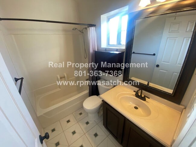 Foto del edificio - Cozy 1 bedroom loft townhome in Kearns