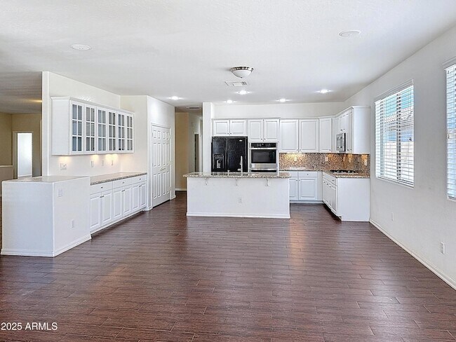 Foto del edificio - 14437 W Lexington Ave