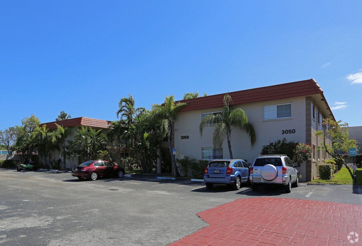 Windsor Court Condminiums Apartments in Wilton Manors, FL
