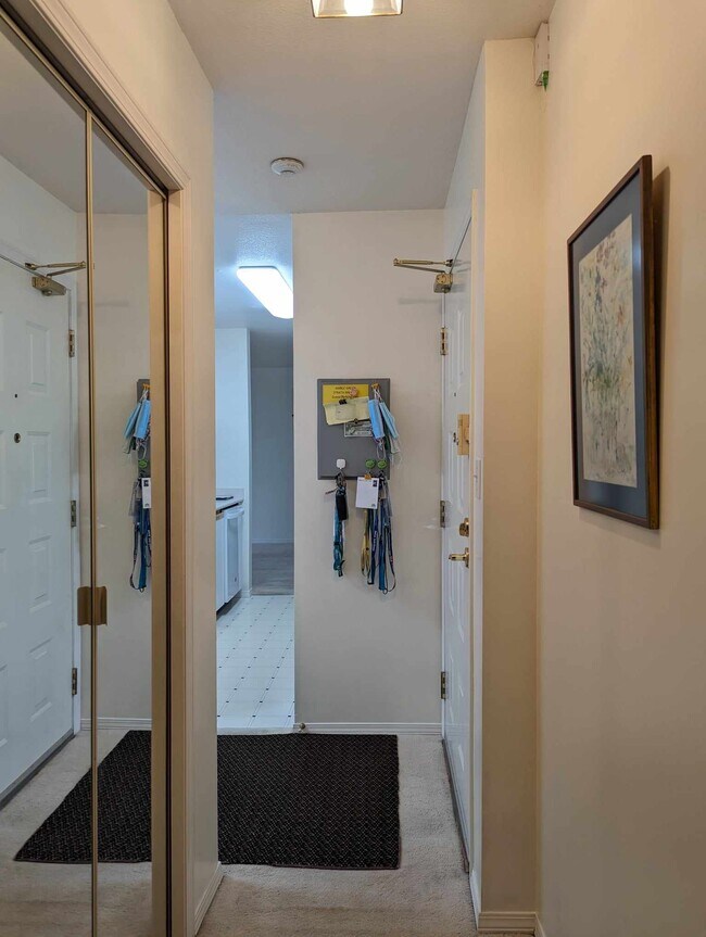Building Photo - 5565 Inman Av