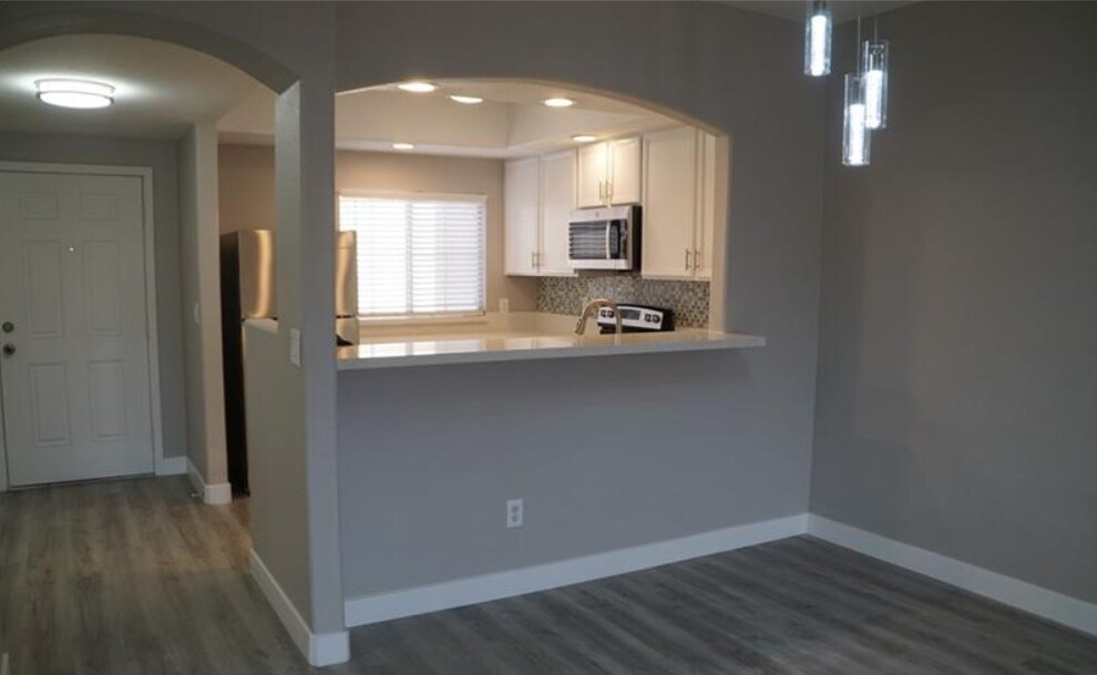 Foto principal - 6160 Rumrill St