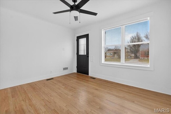 Building Photo - 3815 Bayless Ave