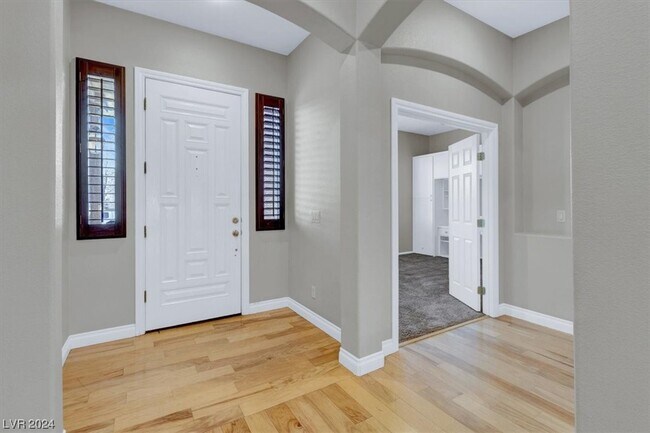 Building Photo - 8186 Merlewood Ave