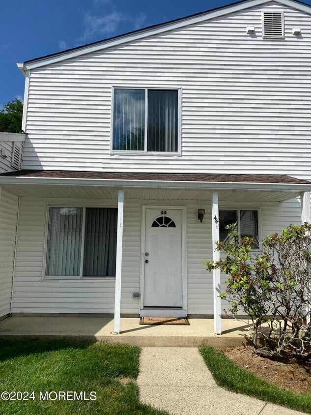 Primary Photo - 44 Greenwood Dr