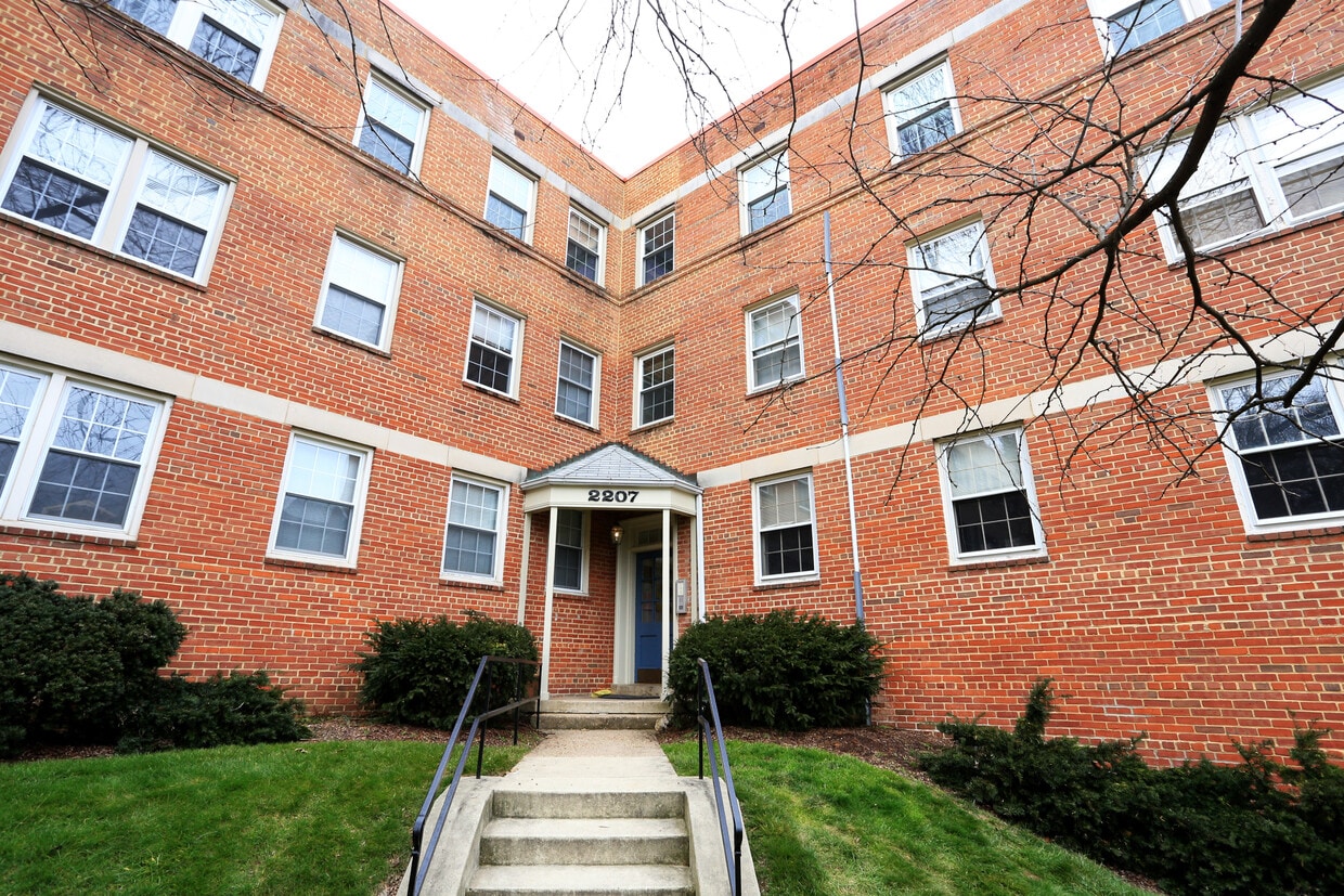 2207 Washington Ave Unit 102, Silver Spring, MD 20910 Condo for Rent