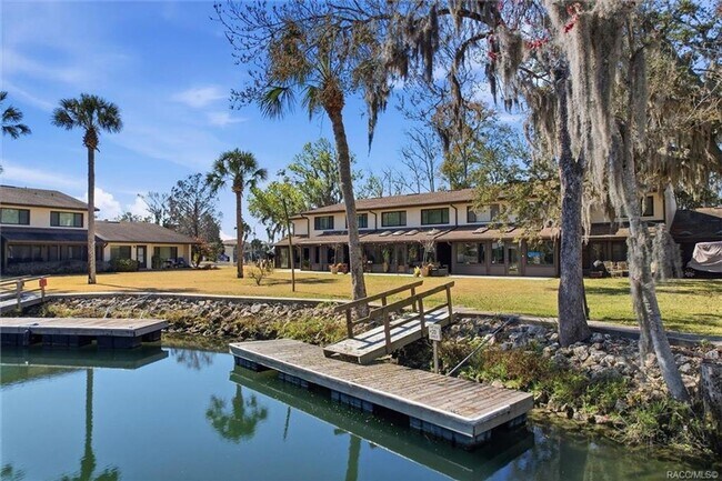 Foto del edificio - Three Bedroom, Two Bath Waterfront Condo