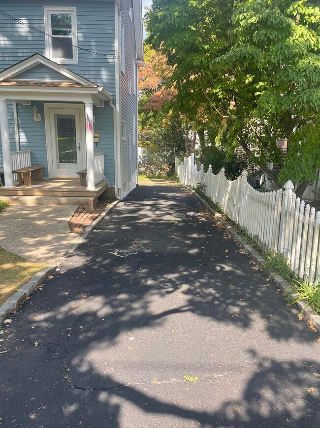 Building Photo - 154 St Andrews Ln